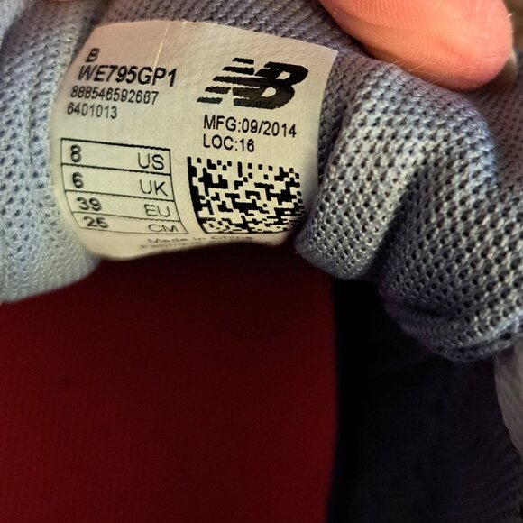 New Balance Comfort With Ortholite 795 V1 running shoes. Size 8 B (WE795GP1) - Picture 9 of 10